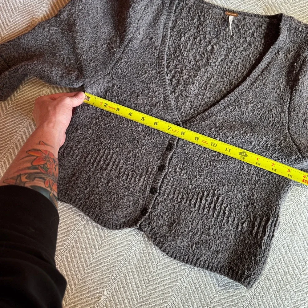 Free People Geo Floral Cardigan‎ Charcoal Grey Puff Sleeve Cropped Sweater Small
